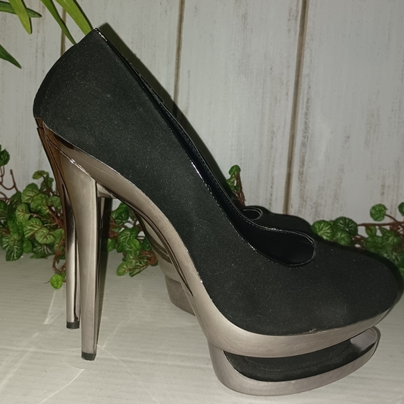 Liliana Black/Silver Closed Toe Platform Heels - Picture 14 of 14